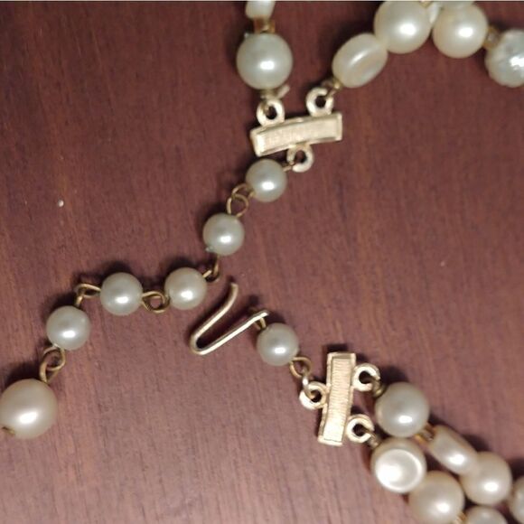 2 for $20 VTG Pale Green Beasld Hong Kong Necklace - Picture 6 of 8